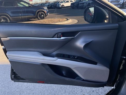 Used 2023 Toyota Camry SE image 18