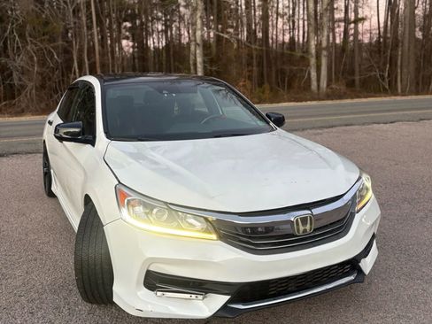 Used 2017 Honda Accord Sport image 38