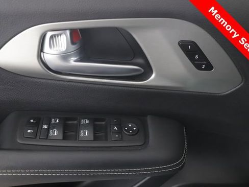 Used 2024 Chrysler Pacifica Limited w/ S Appearance Package image 20