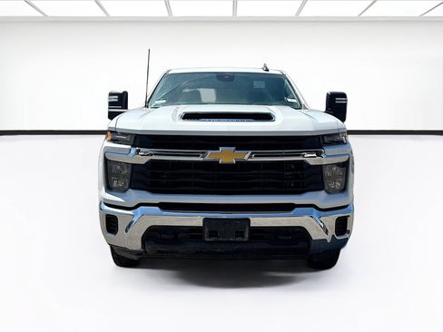 Used 2024 Chevrolet Silverado 2500 LT AWD/4WD image 2
