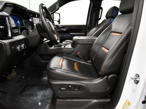 Used 2024 GMC Sierra 3500 AT4 w/ Technology Package AWD/4WD image 14