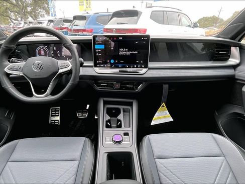 New 2026 Volkswagen Tiguan SE R-Line image 5