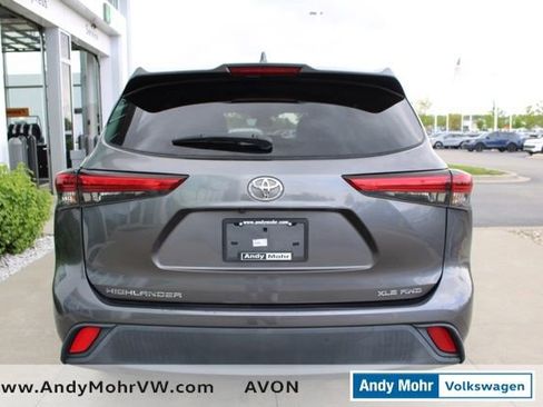 Used 2021 Toyota Highlander XLE AWD/4WD image 9