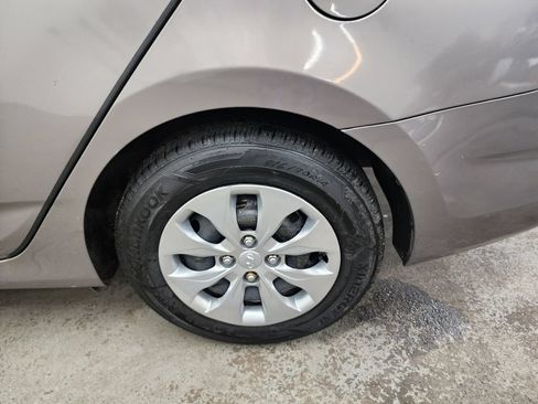 Used 2017 Hyundai Accent SE FWD image 34