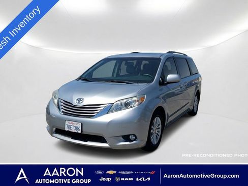 Used 2016 Toyota Sienna XLE FWD image 1