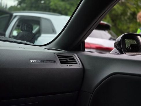 Used 2010 Dodge Challenger SE image 21