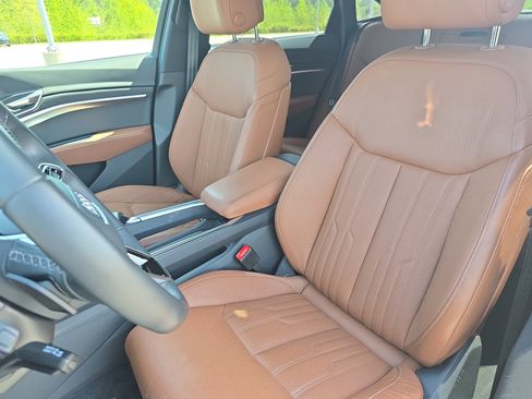 Used 2024 Audi Q8 e-tron Prestige w/ Prestige Package image 14