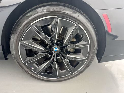 Used 2024 BMW 760i xDrive w/ Premium Package AWD/4WD image 5