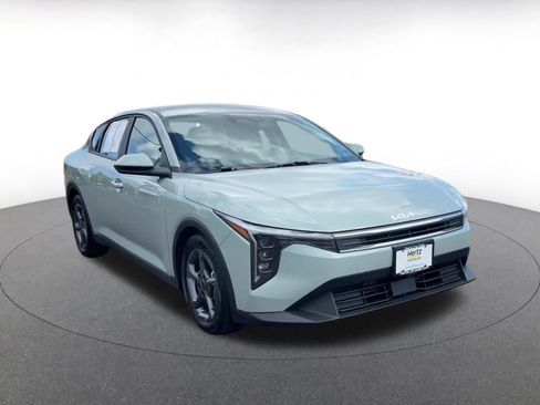 Used 2025 Kia K4 LXS image 3