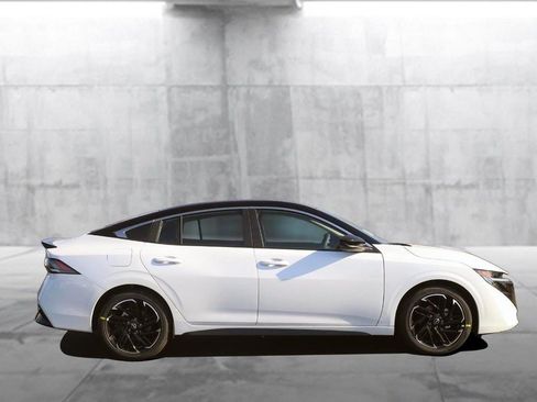 New 2026 Nissan Sentra SR w/ SR Premium Package FWD image 5