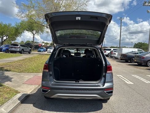 Used 2024 Volkswagen Taos SE image 17