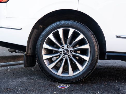 Used 2018 Lincoln Navigator Select w/ Technology Package image 11
