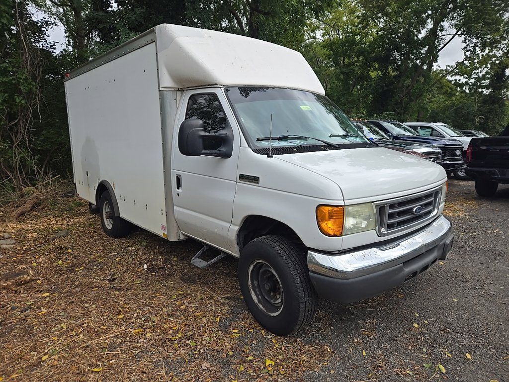 Used 2007 Ford E-350 and Econoline 350 Super Duty RWD image 3