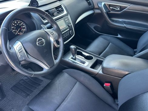 Used 2016 Nissan Altima 2.5 SR w/ LED Appearance Package image 12