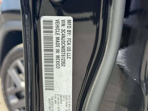 Used 2025 Jeep Compass Limited w/ Sun & Sound Group AWD/4WD image 32