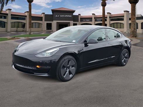 Used 2023 Tesla Model 3 Standard Range image 4