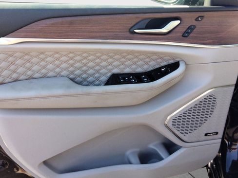 Used 2022 Jeep Grand Cherokee Summit image 17