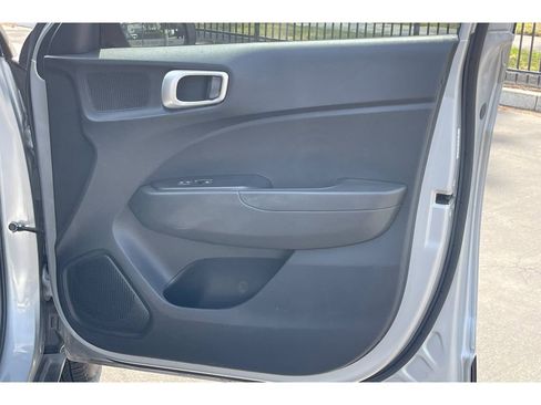 Used 2021 Hyundai Venue SE FWD image 21