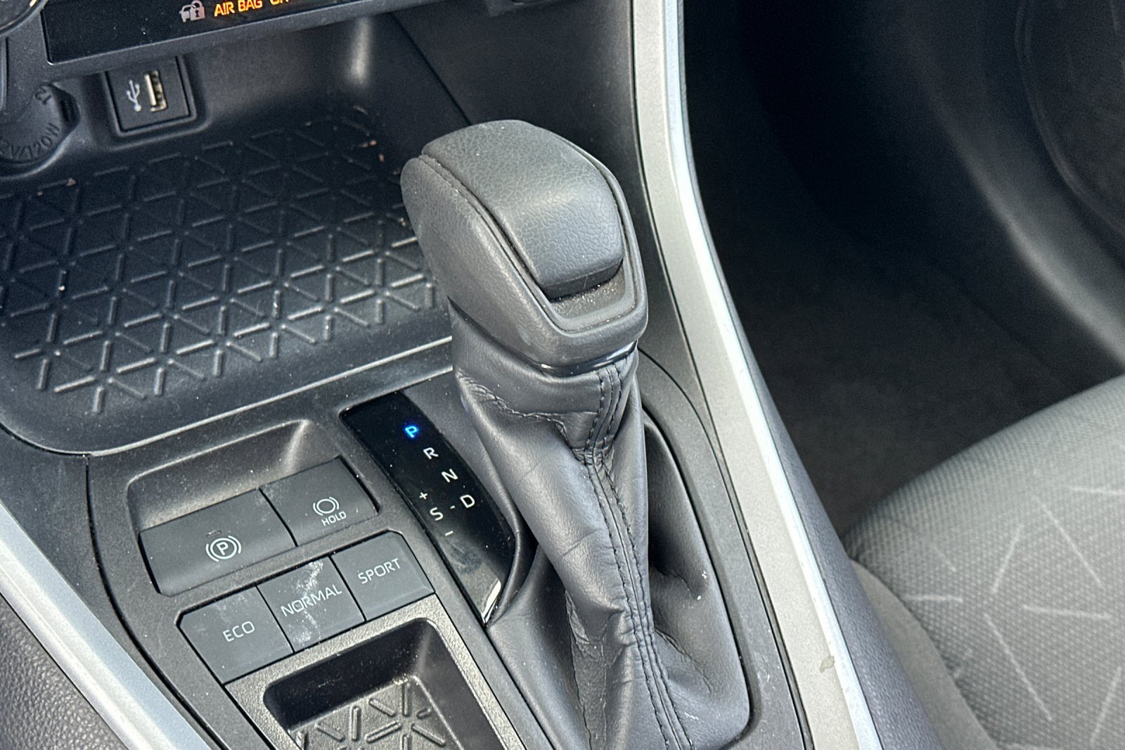 Used 2025 Toyota RAV4 XLE FWD image 20