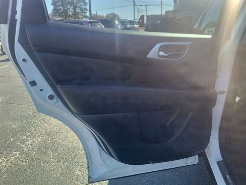 Used 2014 Nissan Pathfinder SL w/ SL Tech Package image 32