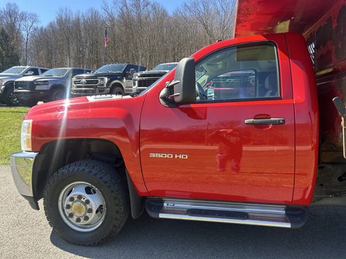 Used 2014 Chevrolet Silverado 3500 W/T w/ Snow Plow Prep Package image 8