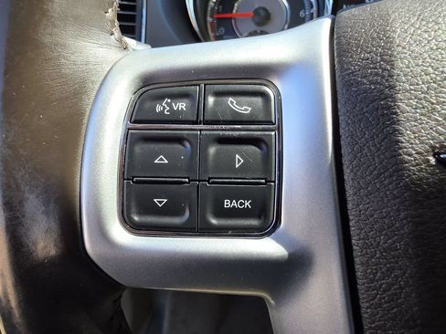Used 2015 Chrysler Town & Country Touring FWD image 28