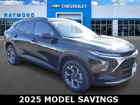 New 2025 Chevrolet Trax LT w/ Sunroof Package image 10