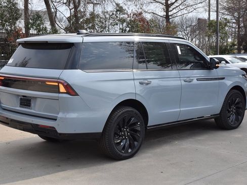 New 2025 Lincoln Navigator Reserve w/ Jet Appearance Package image 13
