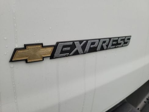 New 2025 Chevrolet Express 2500 w/ Driver Convenience Package image 28