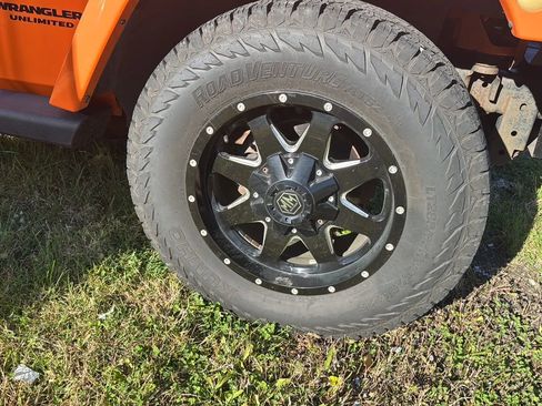 Used 2012 Jeep Wrangler Unlimited Sahara image 5