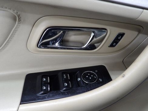 Used 2017 Ford Taurus SE image 8