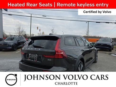 Certified 2025 Volvo V60 B5 Cross Country Plus image 5