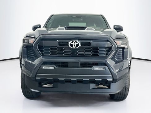 Used 2025 Toyota Tacoma TRD Sport AWD/4WD image 2