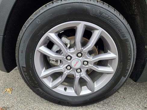 Used 2024 GMC Terrain SLT image 24