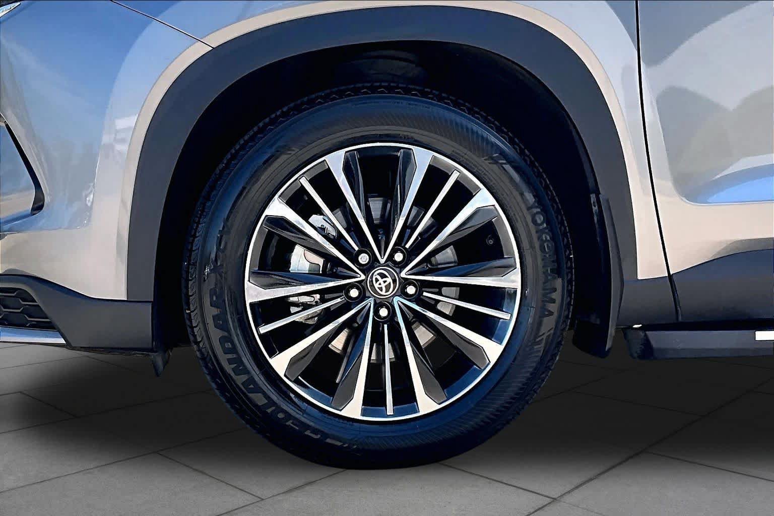 Used 2026 Toyota Grand Highlander AWD Hybrid image 11