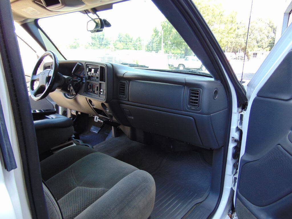 Used 2004 Chevrolet Silverado 2500 LS w/ Snow Plow Prep Package AWD/4WD image 31