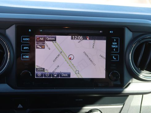 Used 2019 Toyota Tacoma TRD Off-Road image 28