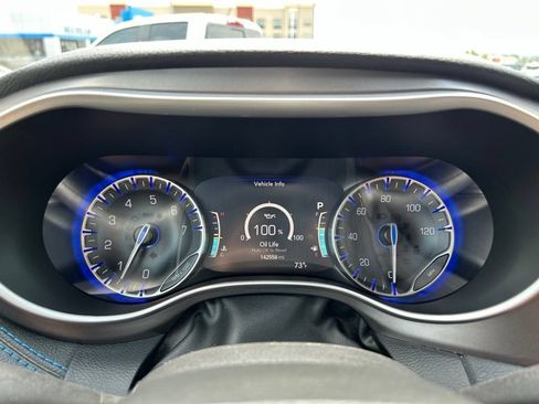 Used 2021 Chrysler Pacifica Touring-L w/ Premium & Safety Sphere Group FWD image 24