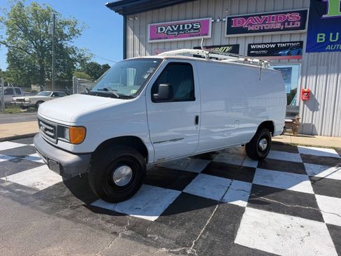 Used 2006 Ford E-250 and Econoline 250 RWD image 2