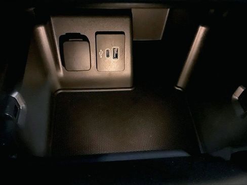 Certified 2025 Ford Explorer ST-Line w/ ST-Line Street Pack image 31