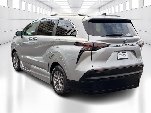 Used 2024 Toyota Sienna XLE w/ XLE Plus Package AWD/4WD image 9