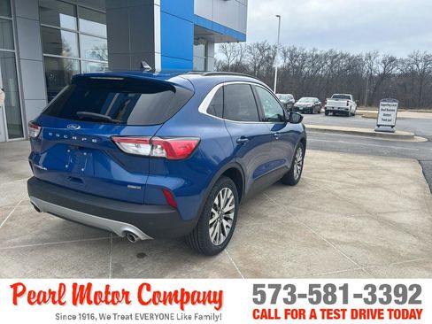 Used 2022 Ford Escape Titanium image 4