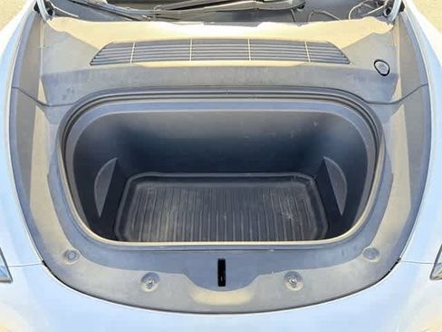 Used 2023 Tesla Model Y Long Range image 18