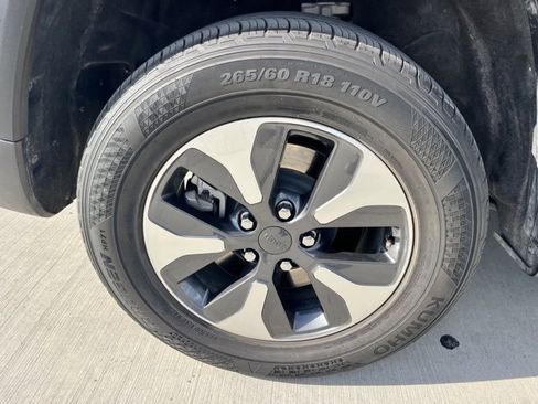 Used 2023 Jeep Grand Cherokee 4WD 4xe image 9