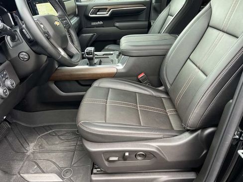 Used 2025 Chevrolet Silverado 1500 High Country w/ High Country Premium Package AWD/4WD image 18