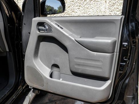 Used 2021 Nissan Frontier SV w/ Midnight Edition Floor Mats image 40