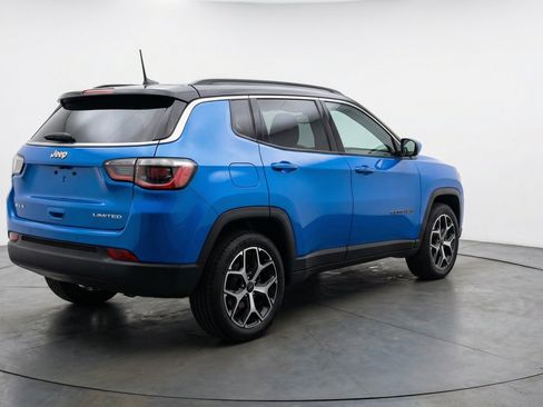 Used 2025 Jeep Compass Limited AWD/4WD image 9