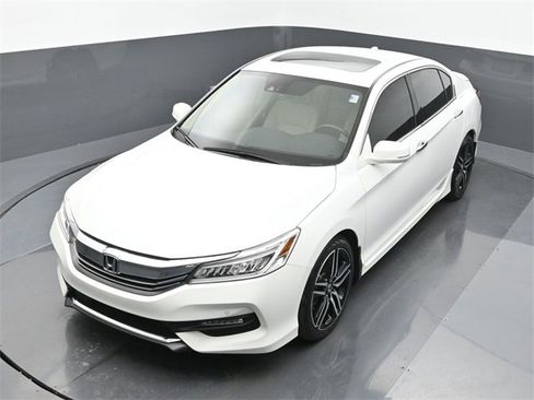 Used 2017 Honda Accord Touring image 20