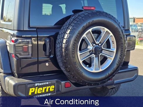 Used 2020 Jeep Wrangler Unlimited Sahara image 8