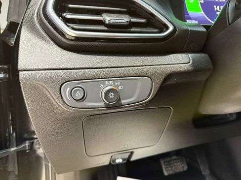 Used 2022 Chevrolet Bolt EUV LT w/ Convenience Package image 22